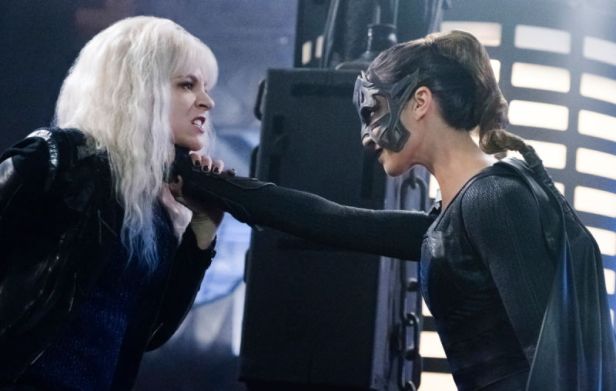 supergirl-s3e11-fort-rozz