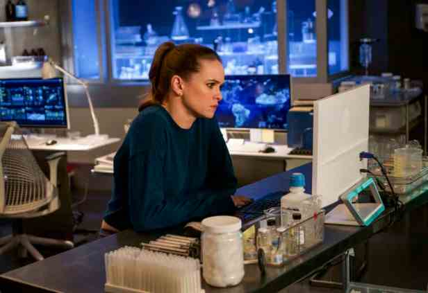 flash-s4e19-caitlin-snow