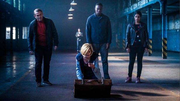 doctor-who-s11e03-briefcase